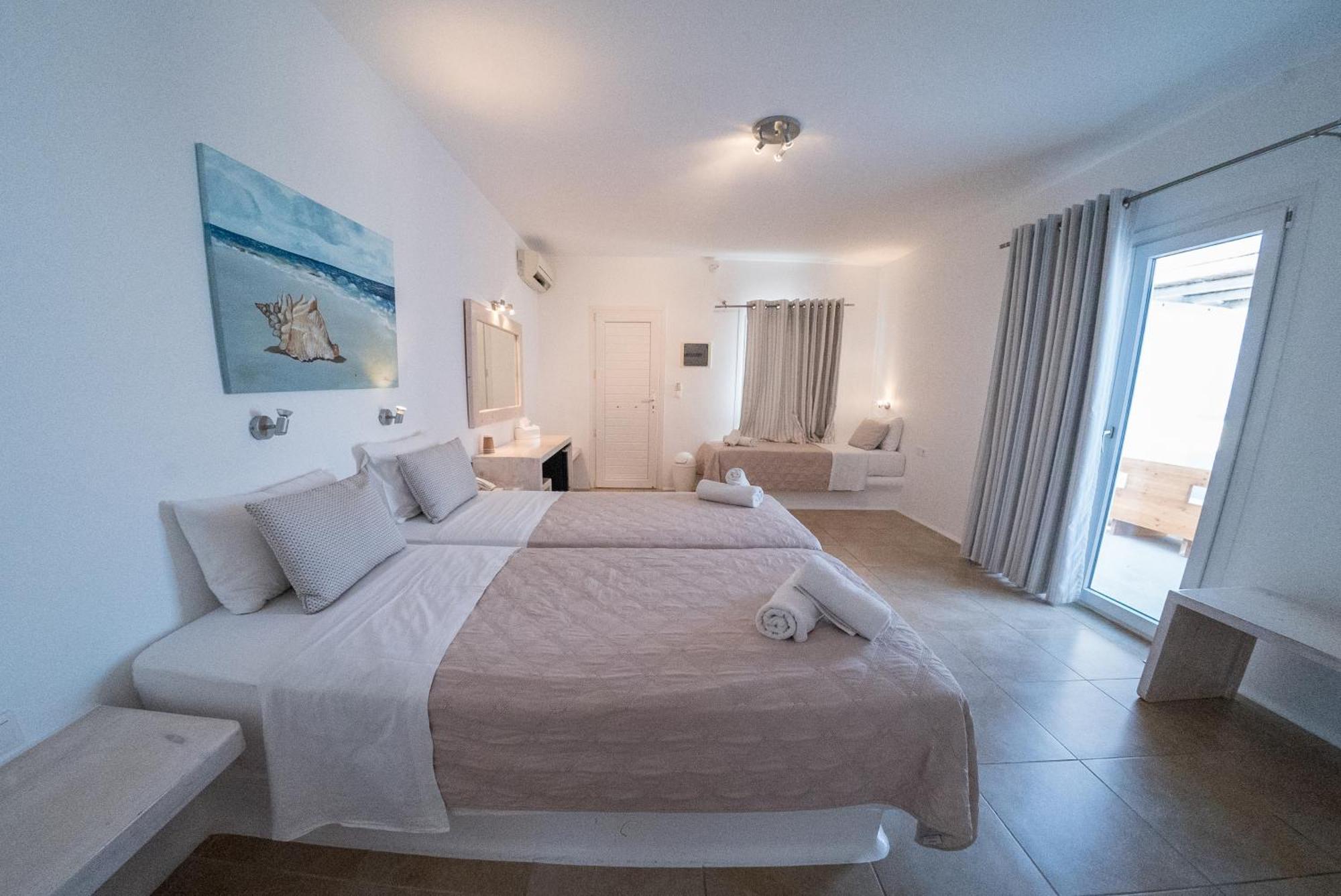 New Paradise Hotel 2*